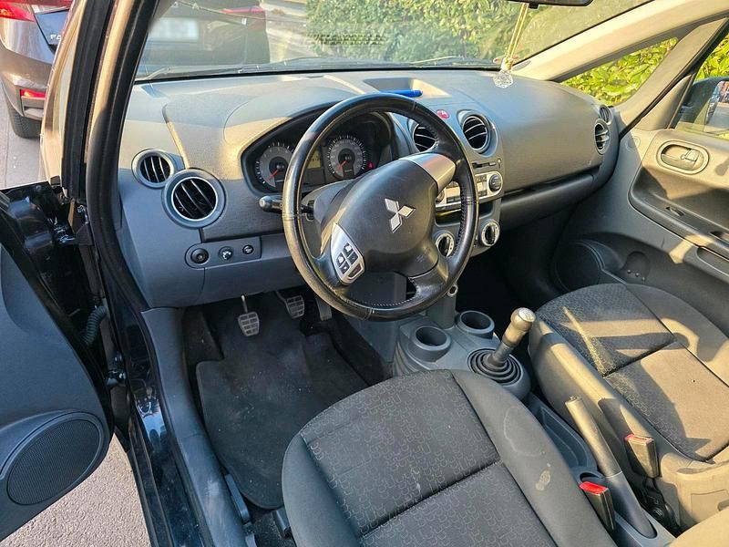 Gebraucht Mitsubishi Colt 75 PS (55 kW) 2011 Schwarz Kleinwagen