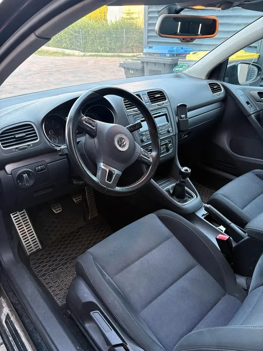 Gebraucht VW Golf VI 90 PS (66 kW) 2011 Schwarz Kleinwagen