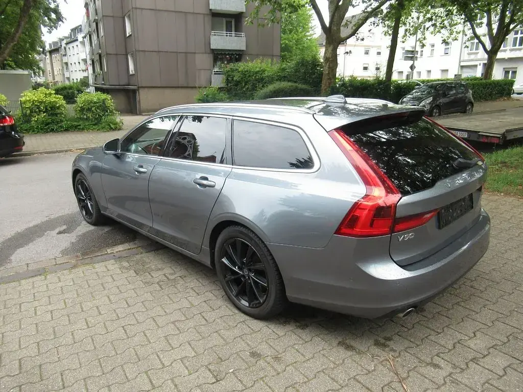 Gebraucht Volvo V90 Momentum 190 PS (139 kW) 2017 Grau Kombi