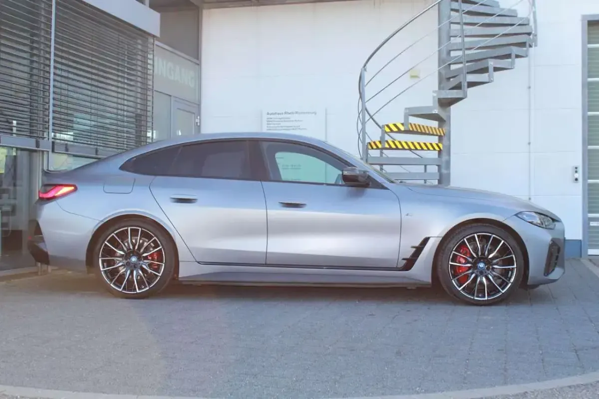 Gebraucht BMW i4 M Sport 350 kW (476 PS) 2023 Bmw individual frozen pure gre Limousine