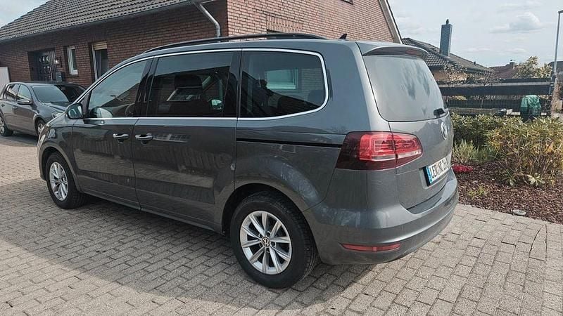 Gebraucht VW Sharan 150 PS (110 kW) 2020 Grau Van / Kleinbus