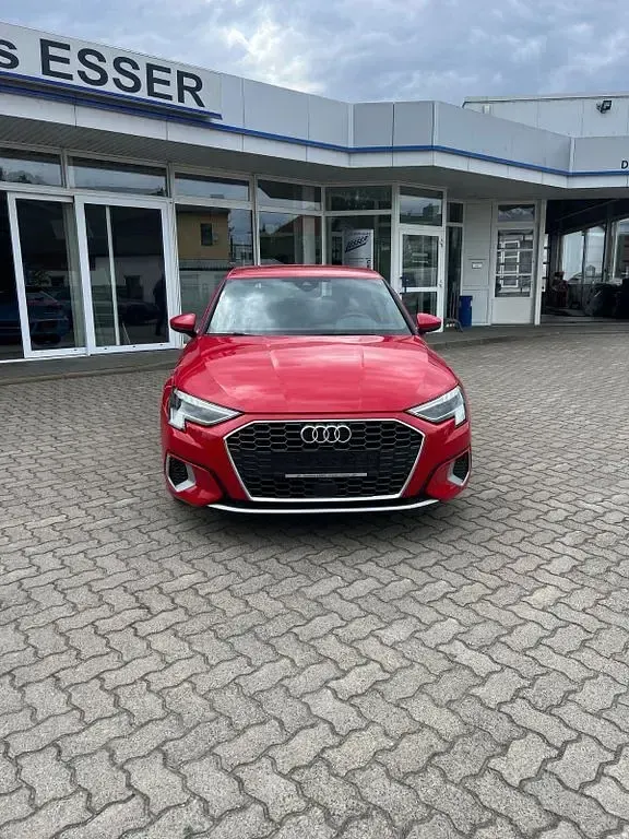 Gebraucht Audi A3 Advanced 150 PS (110 kW) 2020 Rot Limousine