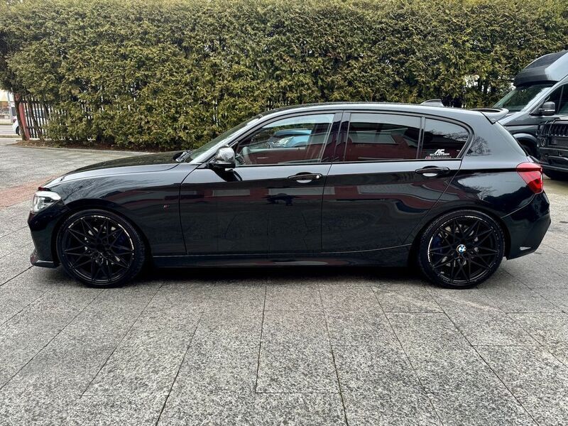 Schwarz Gebraucht 2016 BMW M140 M Sport Limousine | 15.980 € - Bild 1/4