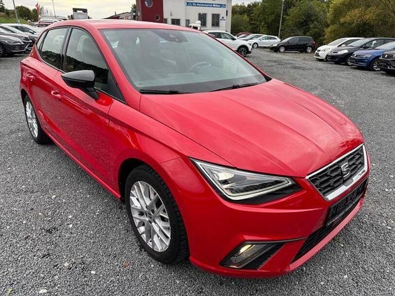 Rot Gebraucht 2023 Seat Ibiza FR Limousine | 15.695 € (Guter Preis) - Bild 1/4