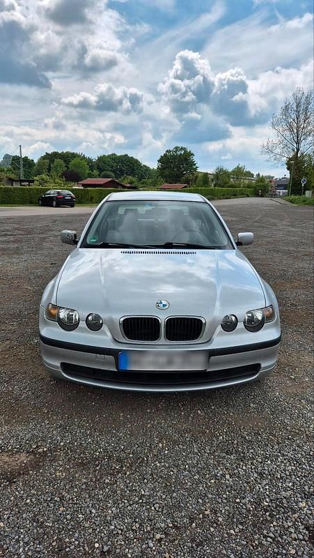 Silber Gebraucht 2001 BMW 316 Compact Kleinwagen | 2.000 € - Bild 1/4