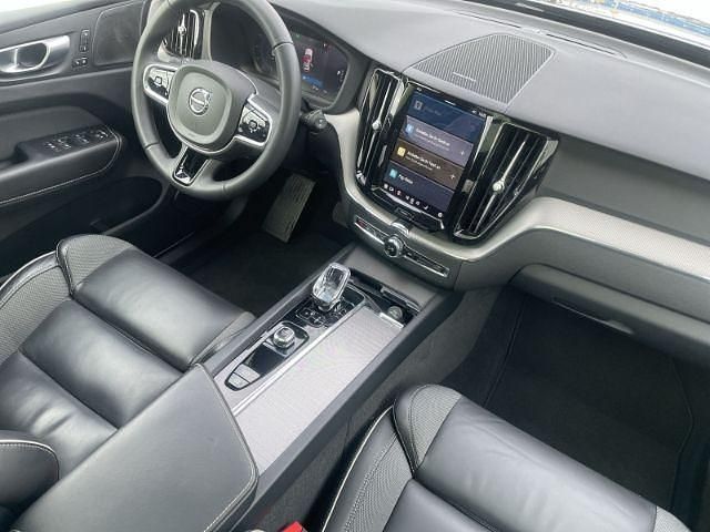 Gebraucht Volvo XC60 Plus 197 PS (144 kW) 2023 Onyx black / metallic SUV