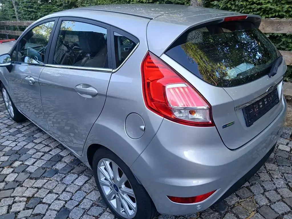 Gebraucht Ford Fiesta Titanium 101 PS (74 kW) 2017 Silber Kleinwagen