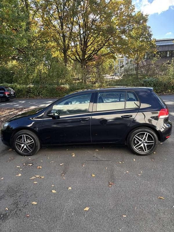 Schwarz Gebraucht 2009 VW Golf VI Comfortline Kleinwagen | 6.750 € (Etwas zu teuer) - Bild 1/4
