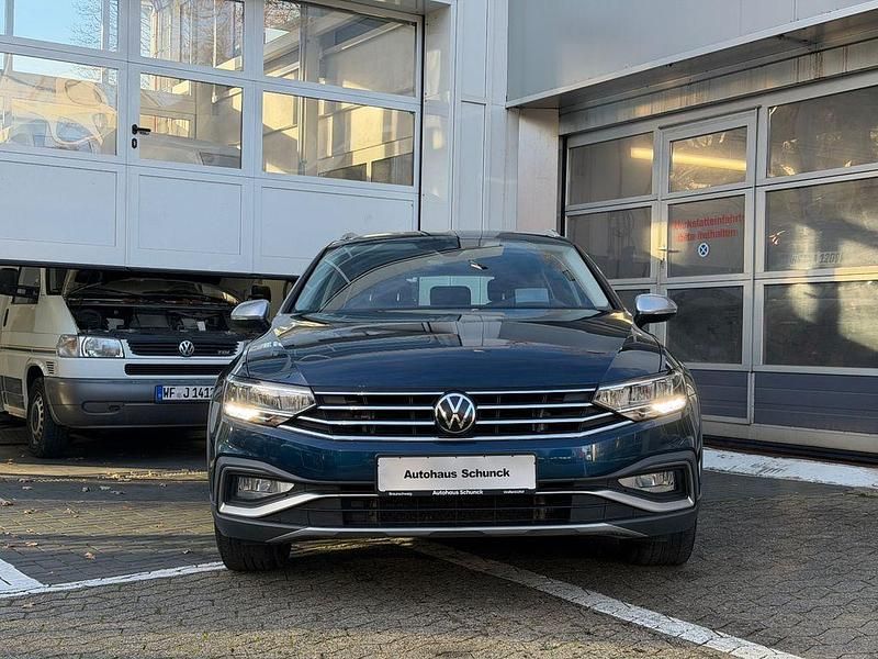 Gebraucht VW Passat Alltrack 200 PS (147 kW) 2023 Blau Kombi