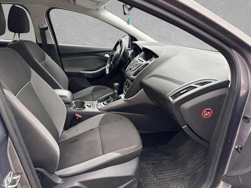 Gebraucht Ford Focus Trend 101 PS (74 kW) 2014 Braun (brisbanebraun metallic) Limousine