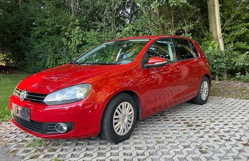 Rot Gebraucht 2010 VW Golf VI Team Limousine | 4.499 € (Guter Preis) - Bild 1/4