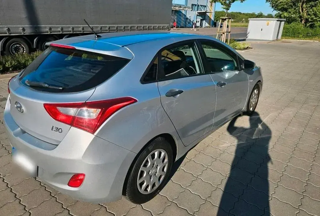 Gebraucht Hyundai i30 99 PS (72 kW) 2012 Silber Limousine