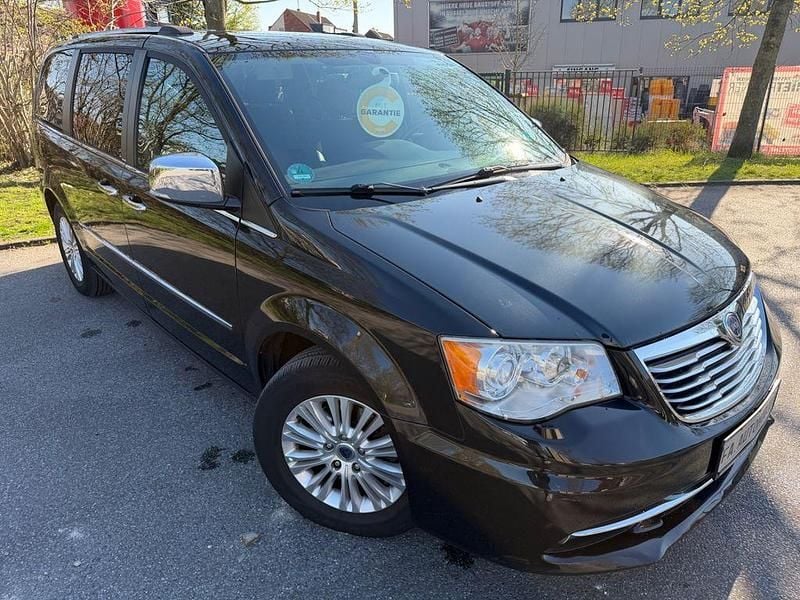 Gebraucht Lancia Voyager Platinum 178 PS (130 kW) 2013 Schwarz Van / Kleinbus