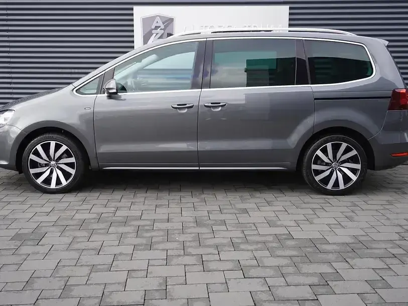 Second-hand VW Sharan 150 CP (110 kW) 2018 Gri Monovolum