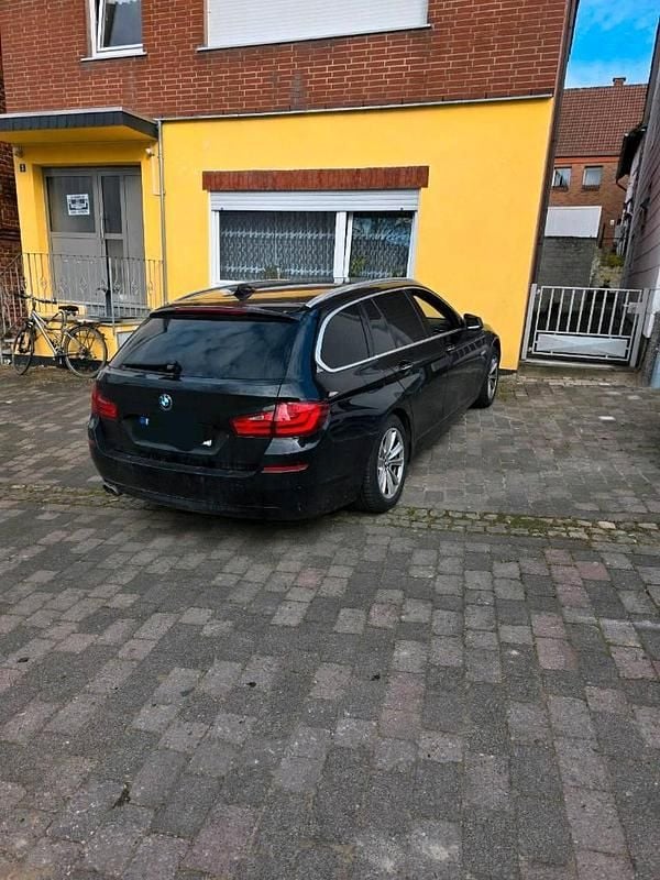 Gebraucht BMW 520 190 PS (139 kW) 2011 Schwarz Kombi