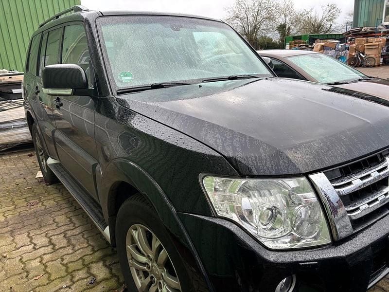 Gebraucht Mitsubishi Pajero Instyle 200 PS (147 kW) 2013 Schwarz SUV