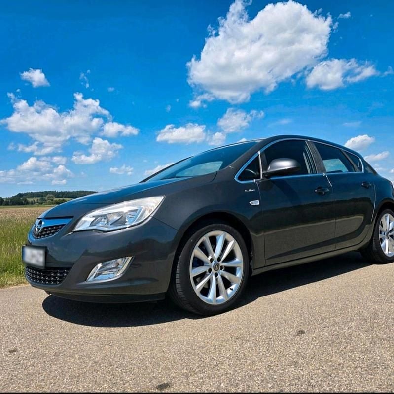 Gebraucht Opel Astra 125 PS (91 kW) 2011 Limousine