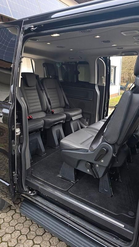 Gebraucht Ford Tourneo 150 PS (110 kW) 2023 Schwarz Van / Kleinbus