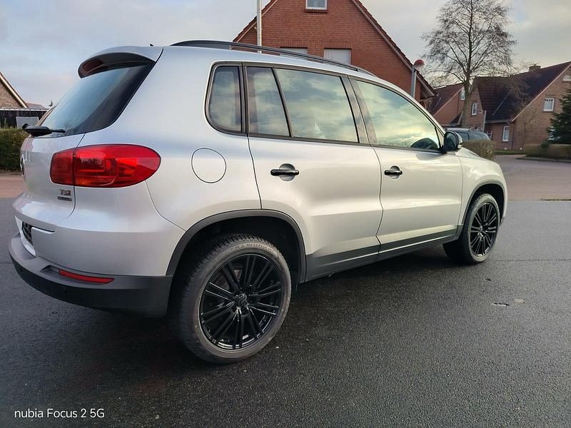 Gebraucht VW Tiguan 122 PS (89 kW) 2012 Silber SUV