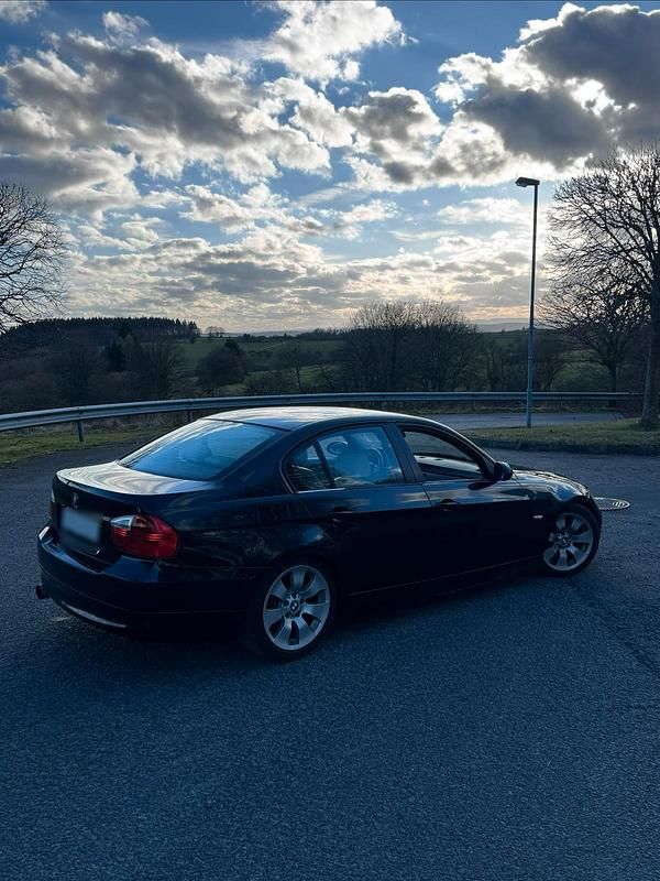 Gebraucht BMW 325 218 PS (160 kW) 2007 Schwarz Limousine