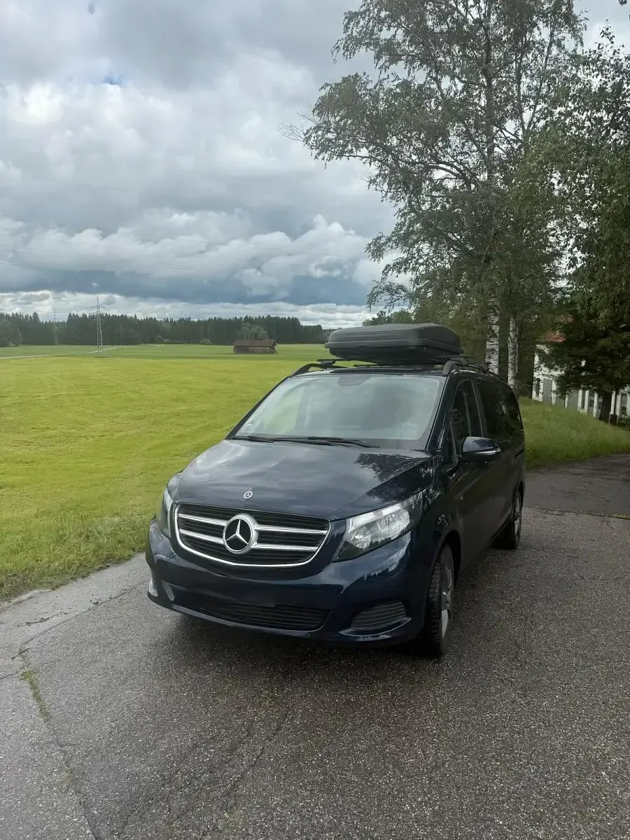 Gebraucht Mercedes V220 163 PS (119 kW) 2018 Blau Van / Kleinbus