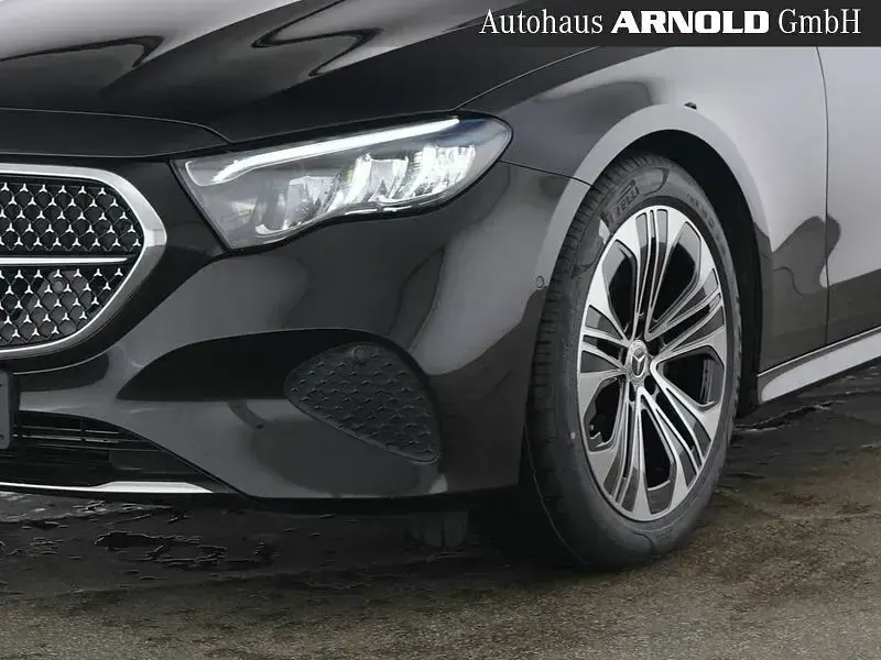 Second-hand Mercedes E200 Avantgarde 204 CP (150 kW) 2025 Negru Berlinǎ