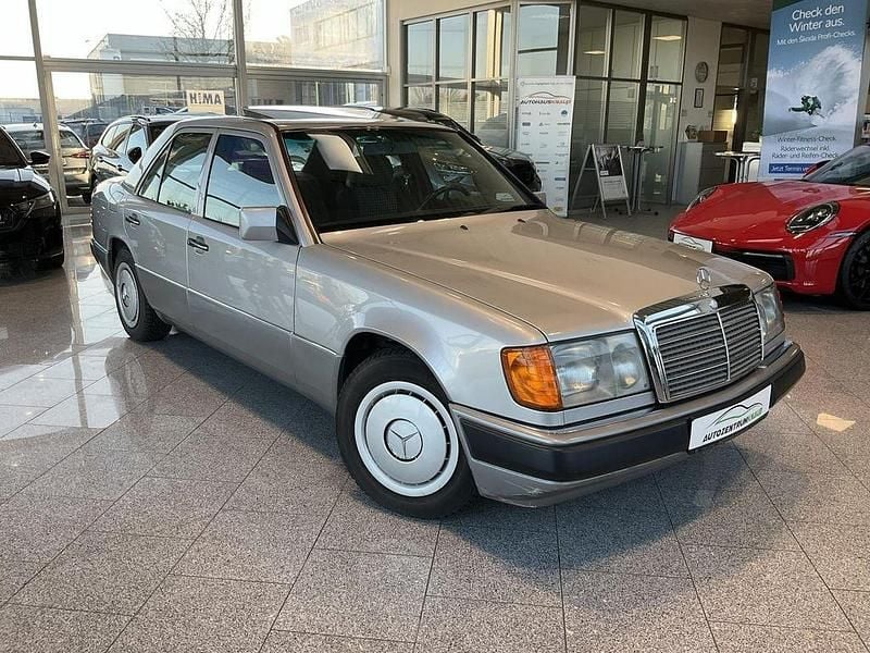 Gebraucht Mercedes E230 132 PS (97 kW) 1991 Brillantsilber  metallic Limousine