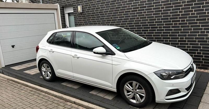 Weiß Gebraucht 2019 VW Polo Comfortline Kleinwagen | 9.900 € (Fairer Preis) - Bild 1/4