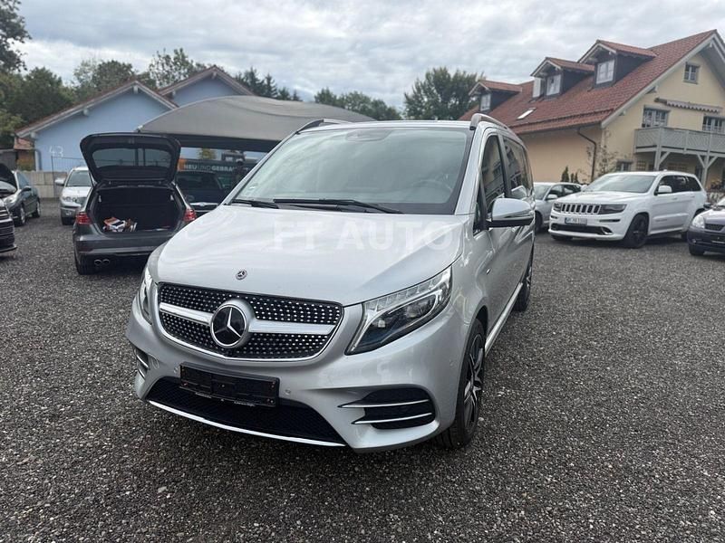 Silber Gebraucht 2017 Mercedes V220 AMG line Van / Kleinbus | 39.990 € (Superpreis) - Bild 1/4
