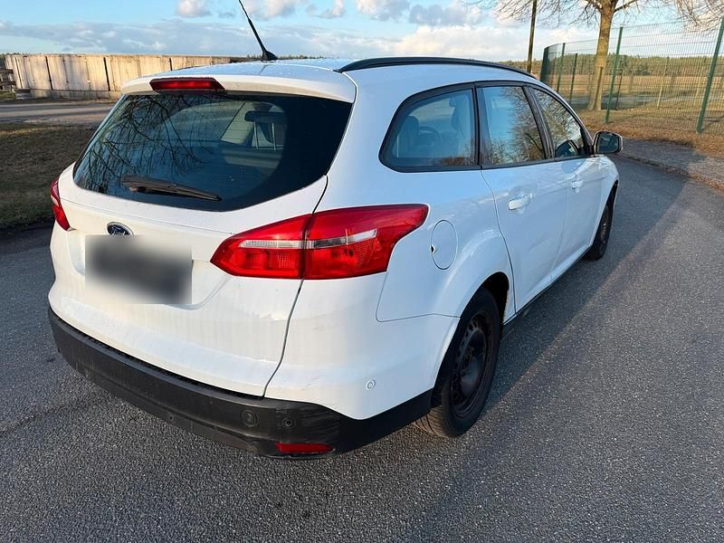 Gebraucht Ford Focus 105 PS (77 kW) 2016 Weiß Kombi