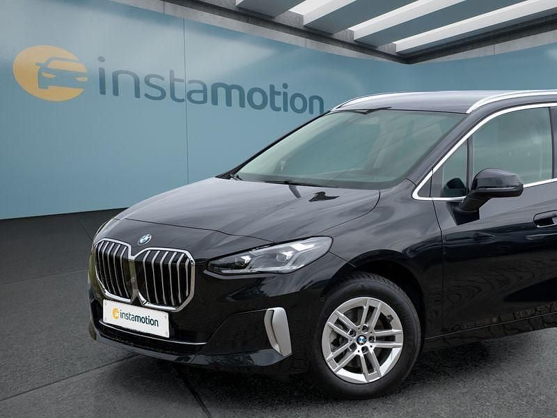 Schwarz Gebraucht 2022 BMW 218 Active Tourer Van / Kleinbus | 27.049 € (Fairer Preis) - Bild 1/4