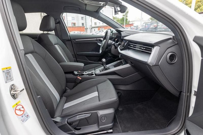 Gebraucht Audi A3 Ambiente 150 PS (110 kW) 2024 Gletscherweiß metallic Kombi
