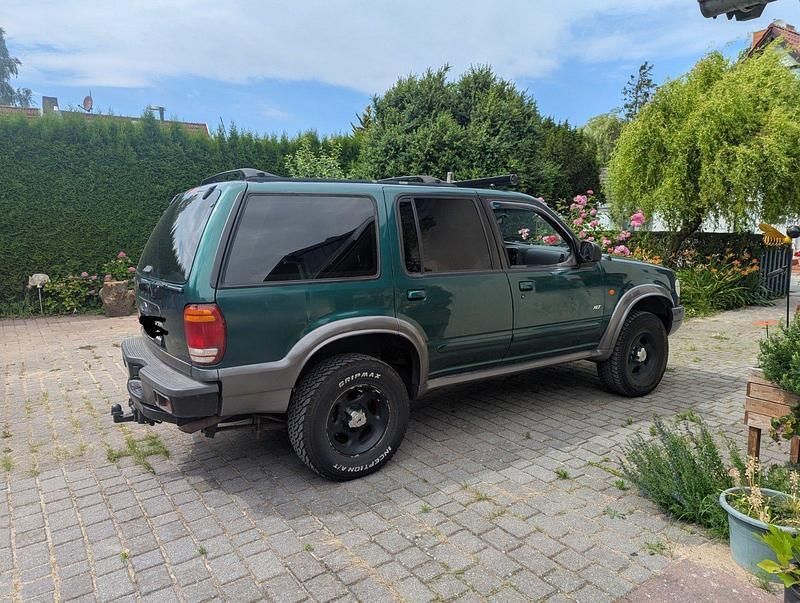 Grün Gebraucht 2001 Ford Explorer SUV | 5.600 € - Bild 1/4