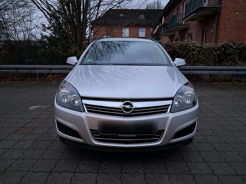 Grau Gebraucht 2010 Opel Astra Kombi | 2.250 € (Guter Preis) - Bild 1/4