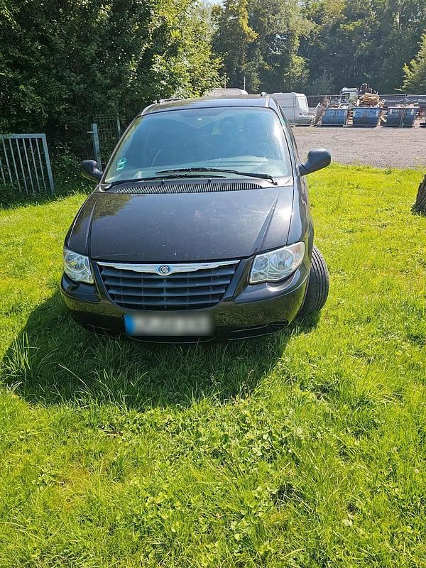 Schwarz Gebraucht 2005 Chrysler Voyager Van / Kleinbus | 4.500 € (Teuer) - Bild 1/4