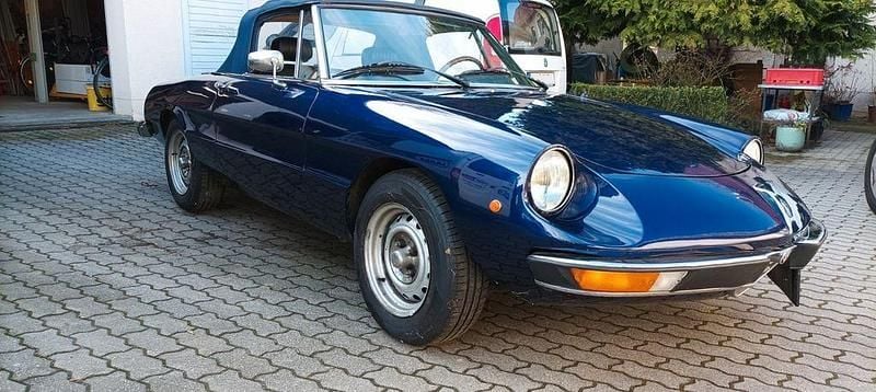 Gebraucht Alfa Romeo Spider 131 PS (96 kW) 1976 Blau Cabrio