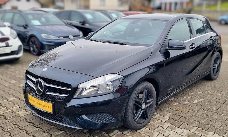 Schwarz Gebraucht 2013 Mercedes A200 Limousine | 12.800 € (Fairer Preis) - Bild 1/4