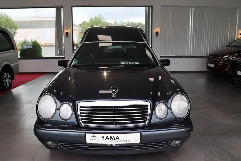 Gebraucht Mercedes E280 204 PS (150 kW) 1998 Blau Limousine