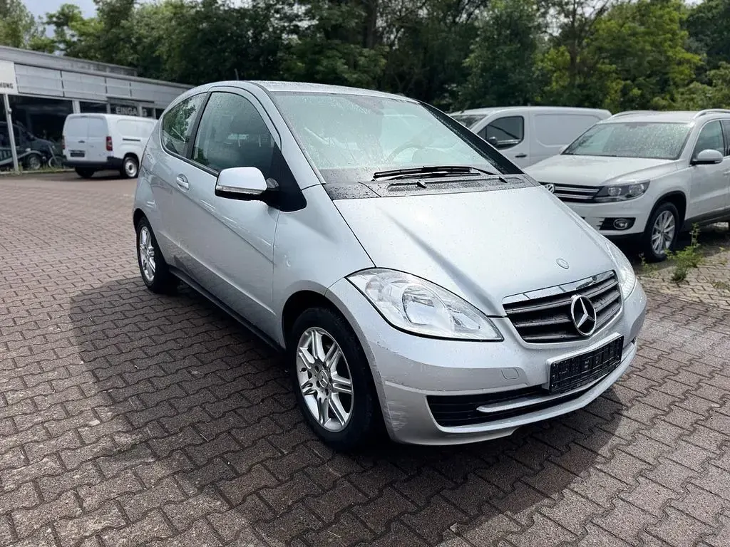 Gebraucht Mercedes A180 116 PS (85 kW) 2009 Silber Kleinwagen