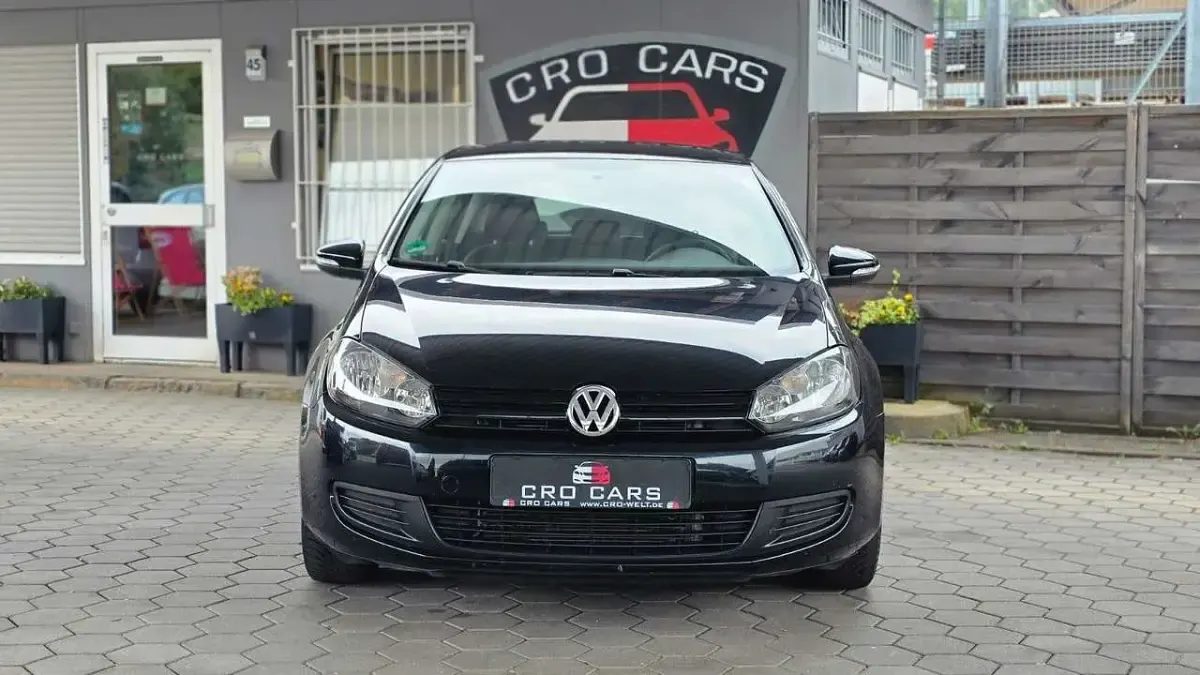 Gebraucht VW Golf VI Trendline 102 PS (75 kW) 2009 Deep black perleffekt Kleinwagen