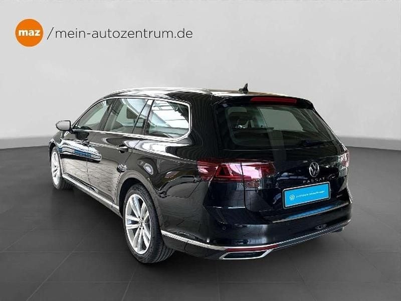 Gebraucht VW Passat Elegance 200 PS (147 kW) 2021 Deep black perleffekt Kombi