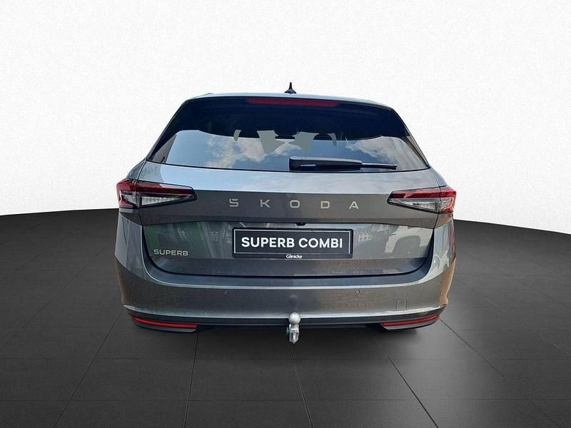 Gebraucht Skoda Superb Essence 150 PS (110 kW) 2025 Graphitegrau metallic Kombi