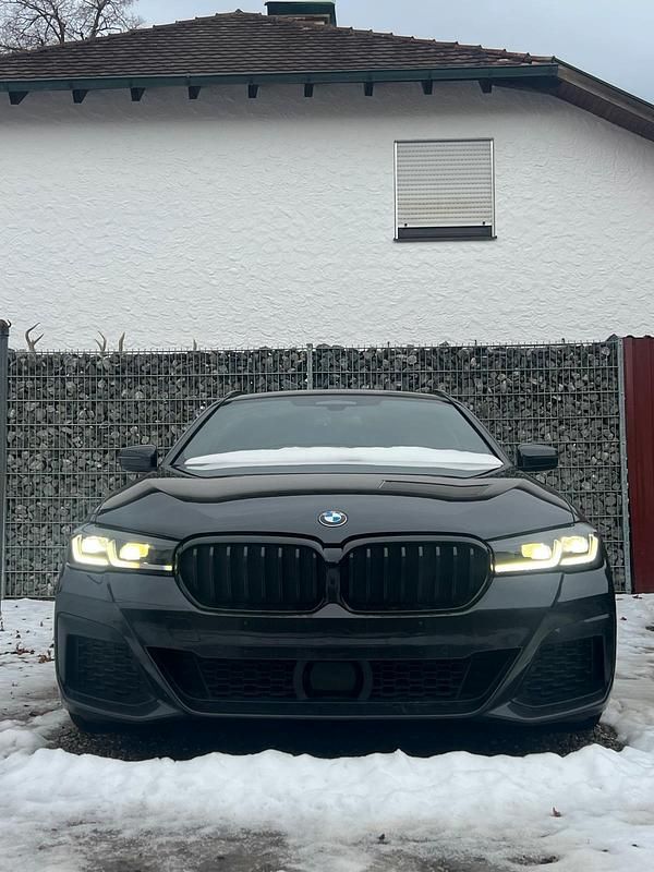 Gebraucht BMW 530 Performance 286 PS (210 kW) 2023 Grau Kombi