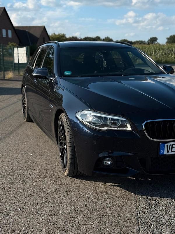 Blau Gebraucht 2016 BMW 530 Kombi | 18.999 € (Fairer Preis) - Bild 1/4