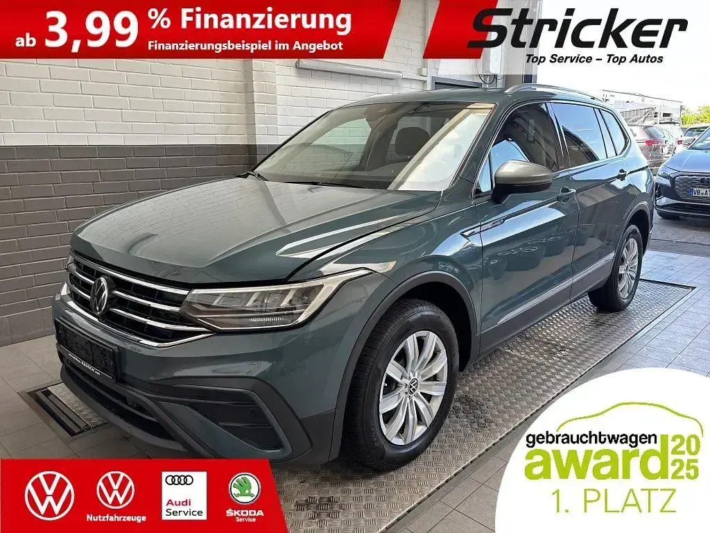 Gebraucht VW Tiguan Allspace Life 150 PS (110 kW) 2022 Petroleum blue metallic (metallic) SUV