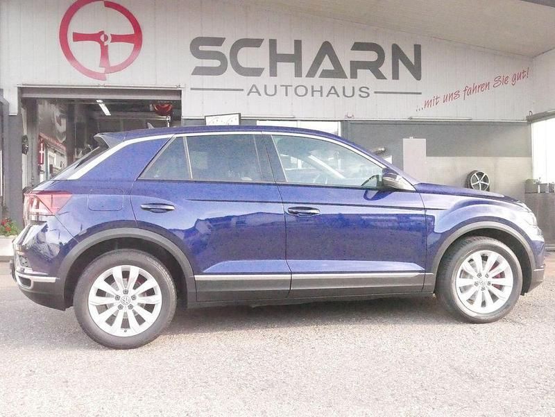 Blau Gebraucht 2020 VW T-Roc Sport SUV | 24.200 € (Etwas zu teuer) - Bild 1/4