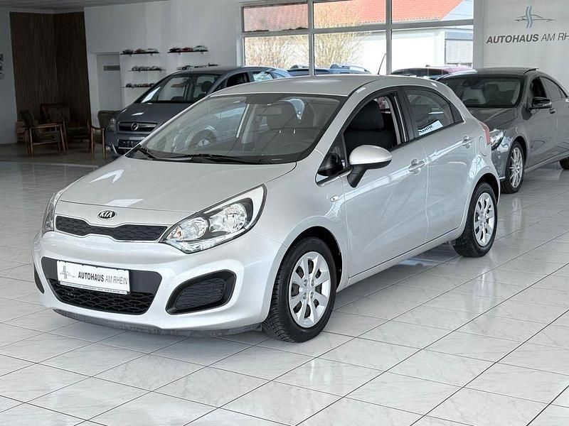 Gebraucht Kia Rio Edition 7 109 PS (80 kW) 2015 Silber Limousine