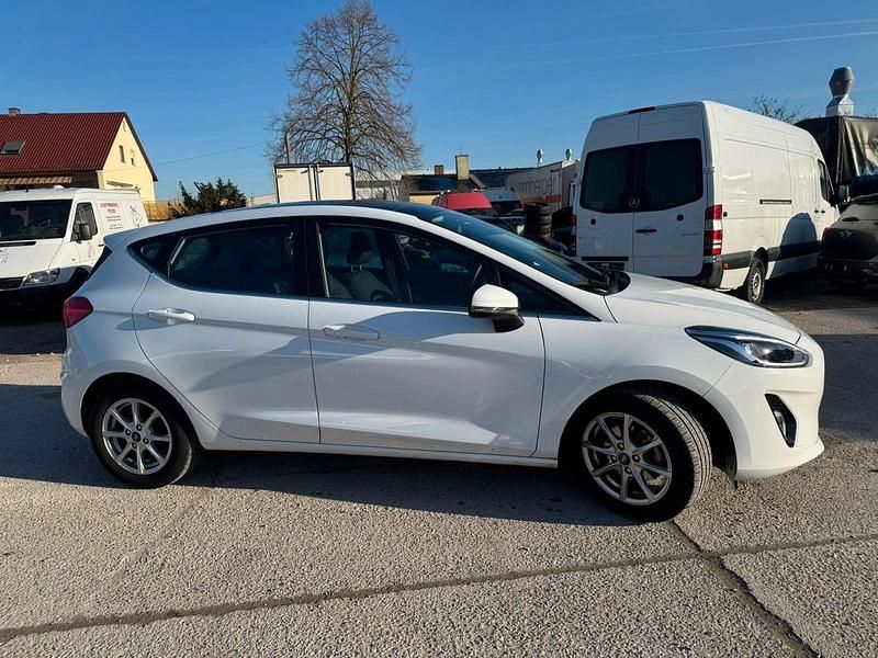 Gebraucht Ford Fiesta Titanium 95 PS (69 kW) 2021 Weiß Kleinwagen