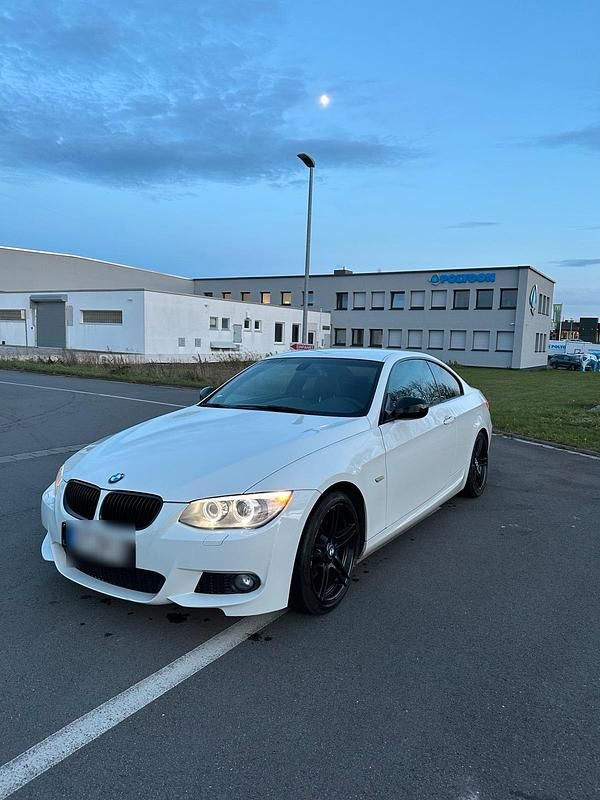 Weiß Gebraucht 2012 BMW 320 Coupé | 10.000 € (Fairer Preis) - Bild 1/4