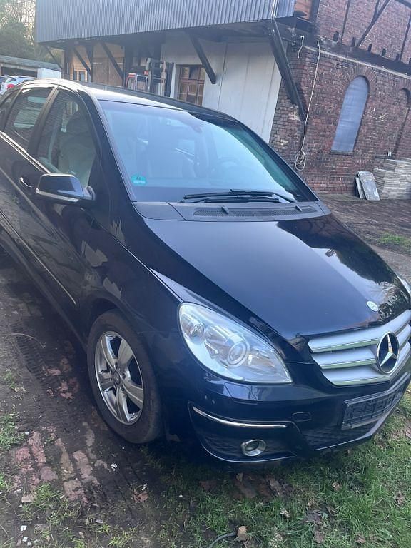 Gebraucht Mercedes B200 140 PS (102 kW) 2009 Schwarz Van / Kleinbus